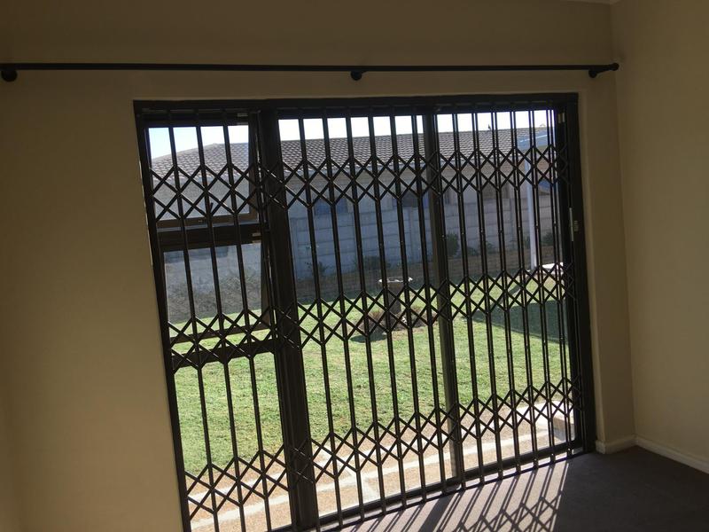 To Let 3 Bedroom Property for Rent in Uitzicht Western Cape